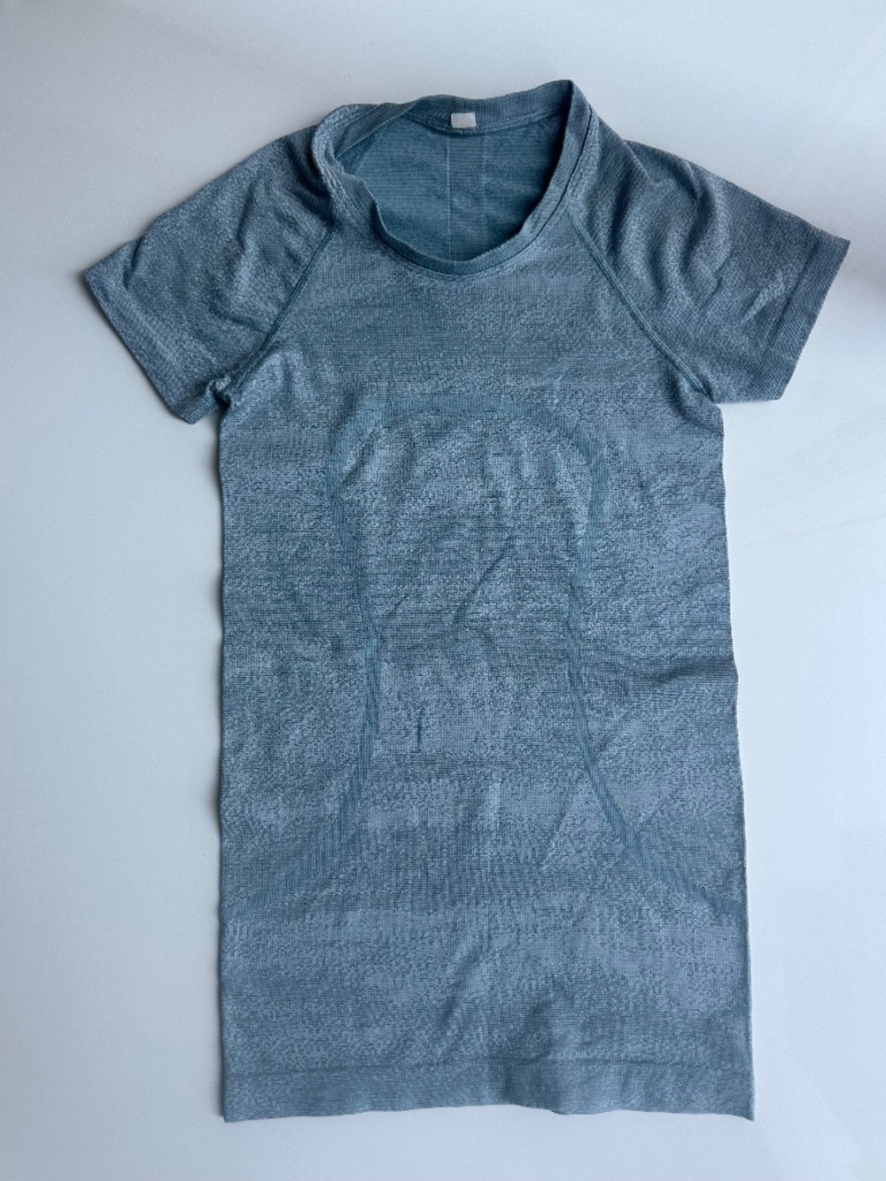 Lululemon Top size 2- only worn once!